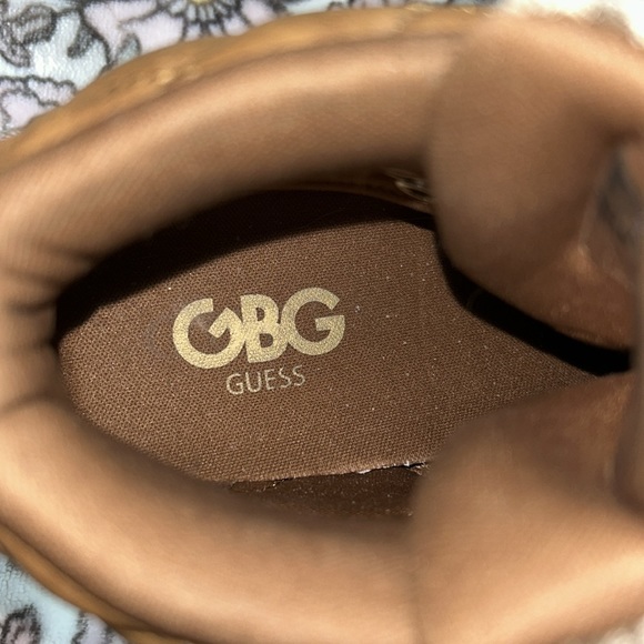 Guess Hiking 🥾 Boots - Picture 5 of 7